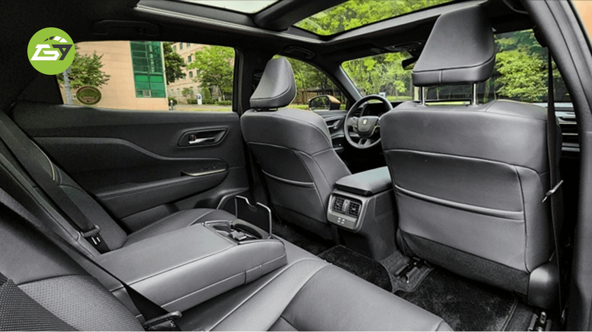 13 Toyota Crown Crossover 2.5 HEV.png