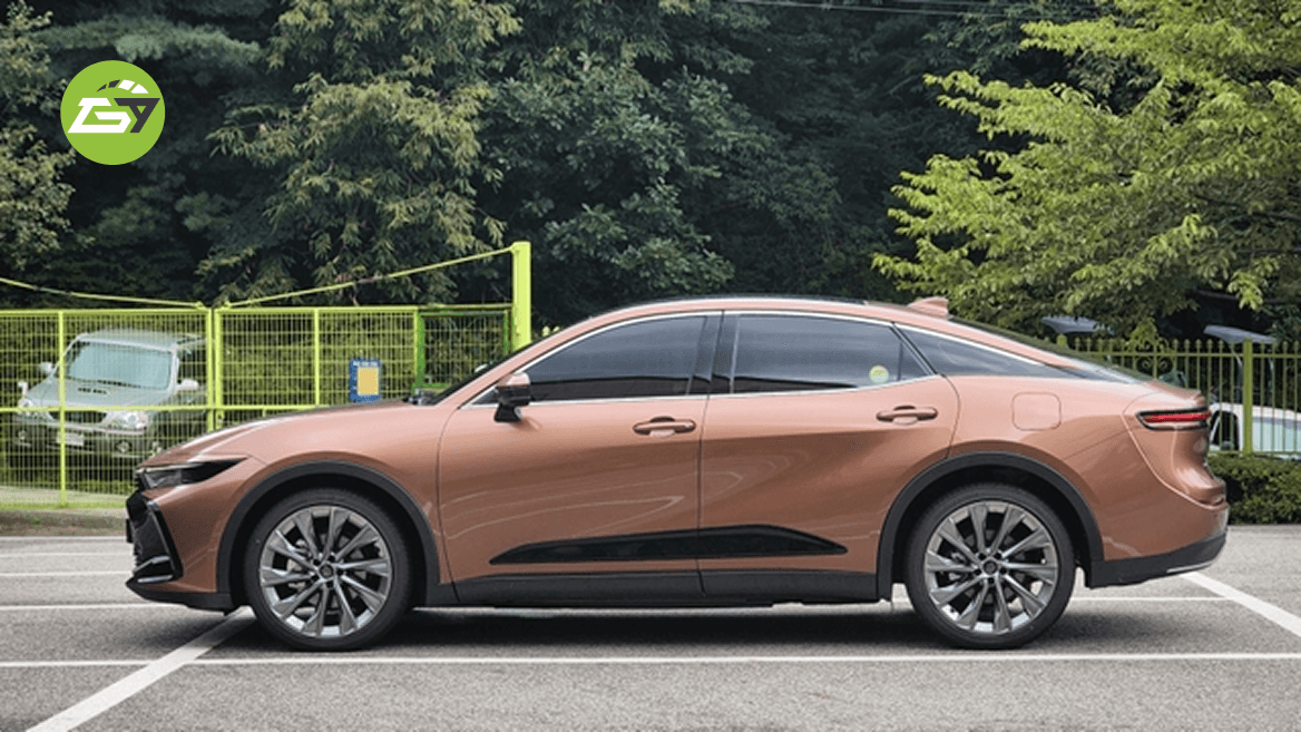 1 Toyota Crown Crossover 2.5 HEV.png