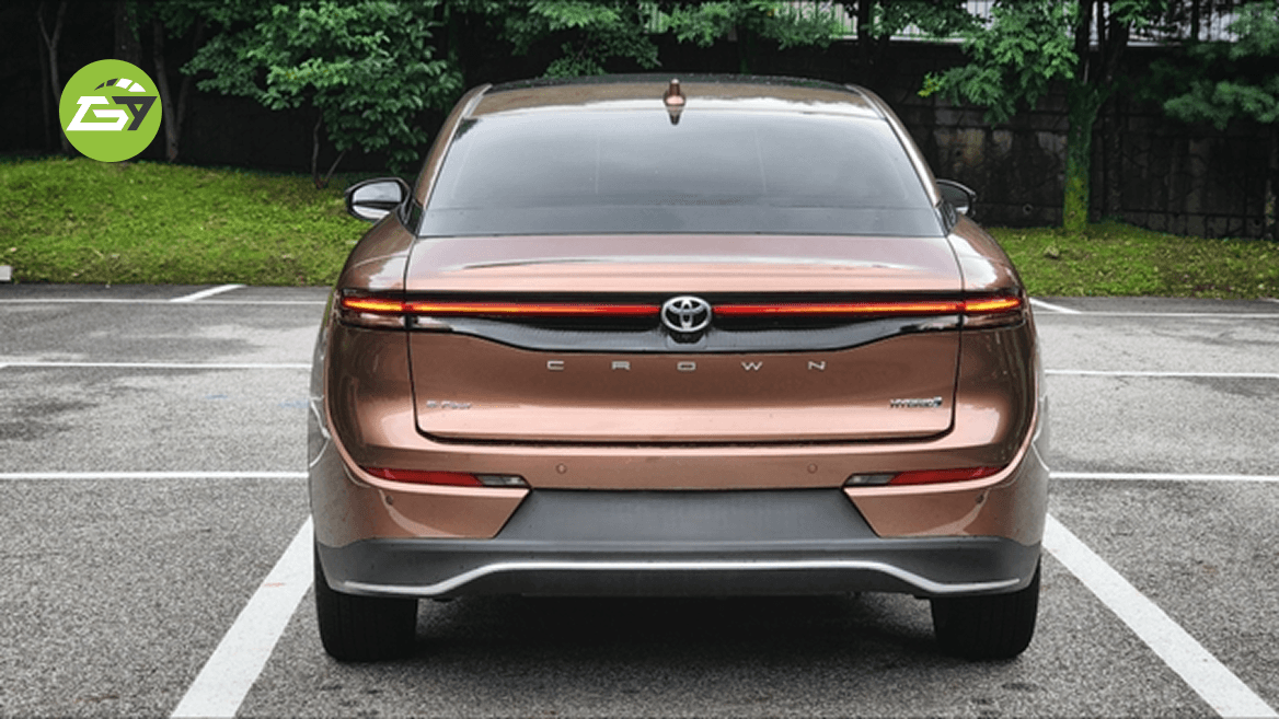 8 Toyota Crown Crossover 2.5 HEV.png